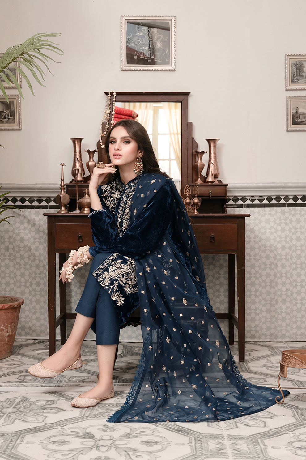 Zainab Chottani ZC-905 Velvet Embroidered 3pc